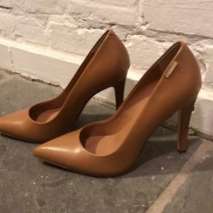 Calvin Klein size 7 light brown pumps